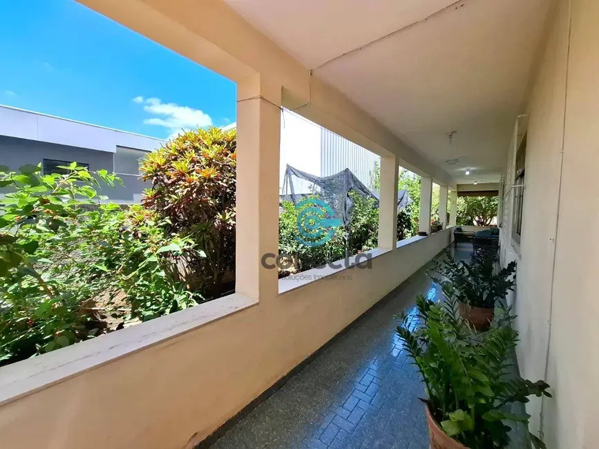 Casa com 7 quartos à venda, 527m2 em Centro, Sao Goncalo - RJ - imagem 3 Foto 3 de Casa com 7 quartos à venda, 527m2 em Centro, Sao Goncalo - RJ