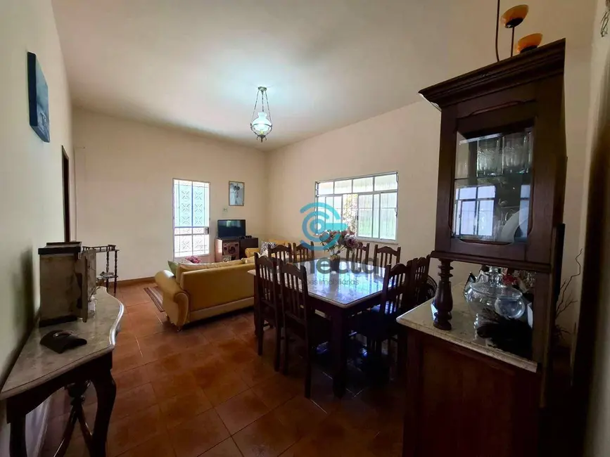 Casa com 7 quartos à venda, 527m2 em Centro, Sao Goncalo - RJ - imagem 6 Foto 6 de Casa com 7 quartos à venda, 527m2 em Centro, Sao Goncalo - RJ