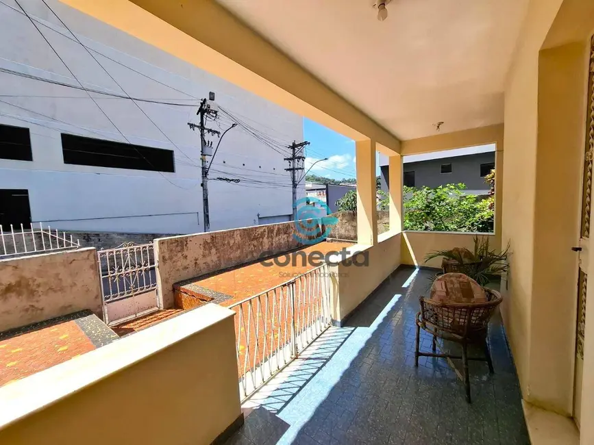 Casa com 7 quartos à venda, 527m2 em Centro, Sao Goncalo - RJ - imagem 1 Foto 1 de Casa com 7 quartos à venda, 527m2 em Centro, Sao Goncalo - RJ
