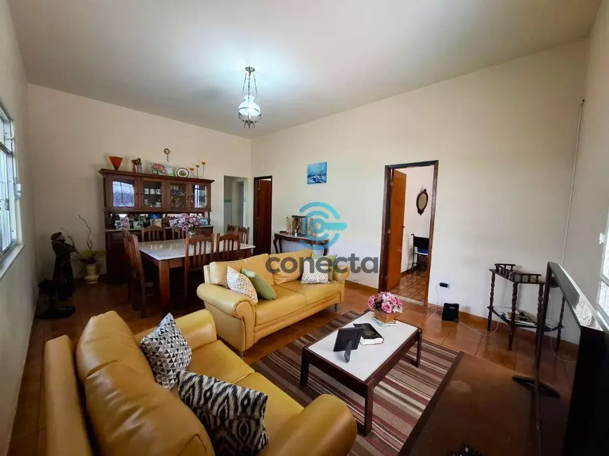 Casa com 7 quartos à venda, 527m2 em Centro, Sao Goncalo - RJ - imagem 5 Foto 5 de Casa com 7 quartos à venda, 527m2 em Centro, Sao Goncalo - RJ