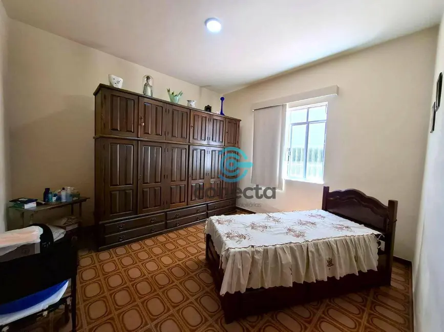 Casa com 7 quartos à venda, 527m2 em Centro, Sao Goncalo - RJ - imagem 9 Foto 9 de Casa com 7 quartos à venda, 527m2 em Centro, Sao Goncalo - RJ