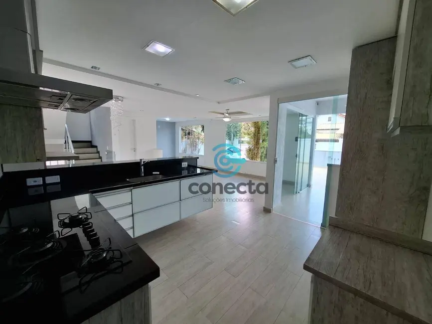 Casa com 3 quartos à venda e para alugar, 225m2 em Piratininga, Niteroi - RJ - imagem 6 Foto 6 de Casa com 3 quartos à venda e para alugar, 225m2 em Piratininga, Niteroi - RJ