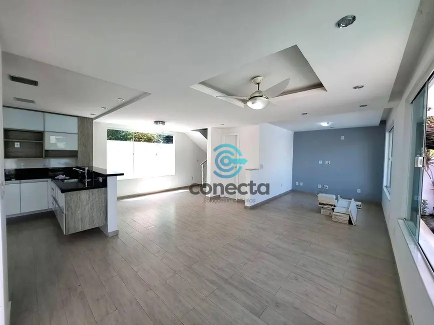 Casa com 3 quartos à venda e para alugar, 225m2 em Piratininga, Niteroi - RJ - imagem 5 Foto 5 de Casa com 3 quartos à venda e para alugar, 225m2 em Piratininga, Niteroi - RJ