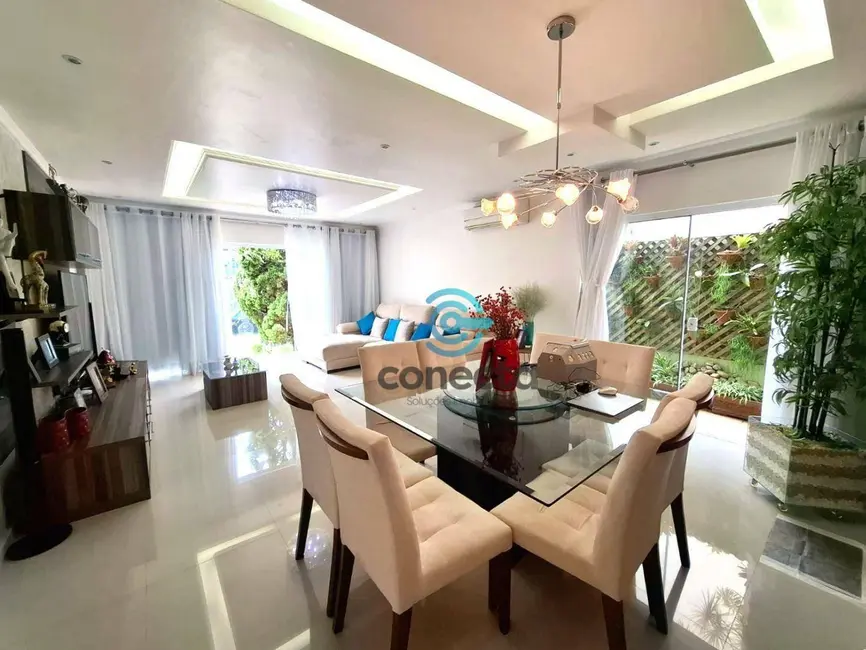 Foto 2 de Casa de Condomínio com 4 quartos à venda, 314m2 em Maria Paula, Niteroi - RJ