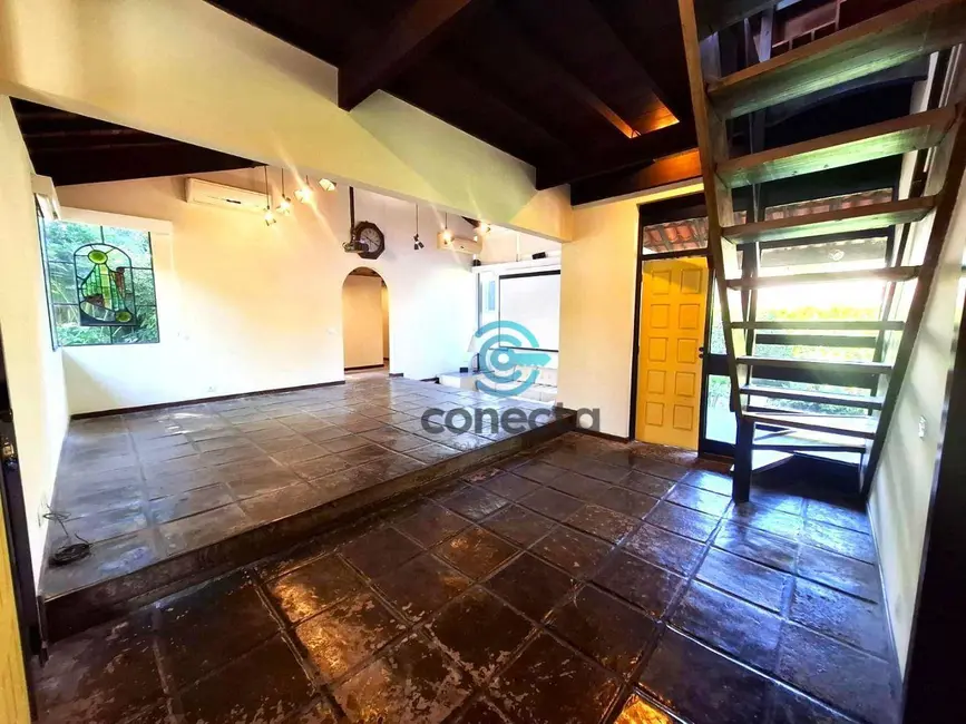 Foto 4 de Casa de Condomínio com 3 quartos para alugar, 242m2 em Itaipu, Niteroi - RJ