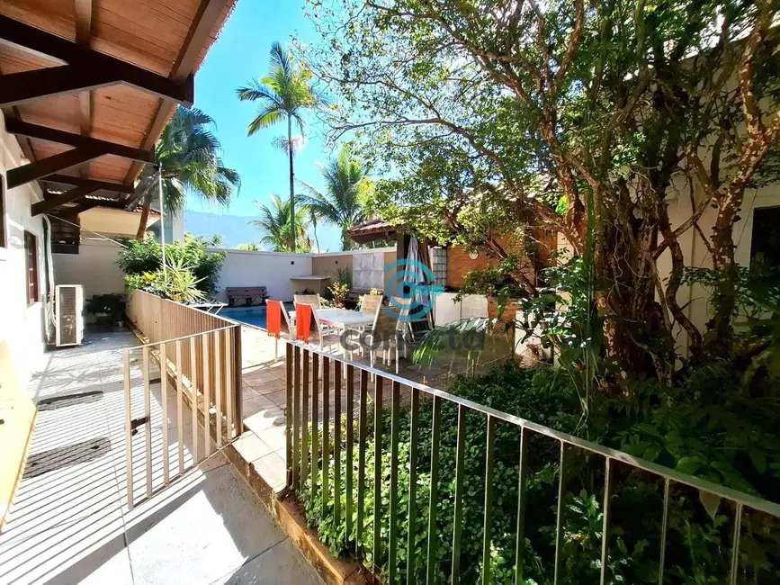 Casa com 4 quartos à venda e para alugar, 405m2 em São Francisco, Niteroi - RJ - imagem 4 Foto 4 de Casa com 4 quartos à venda e para alugar, 405m2 em São Francisco, Niteroi - RJ
