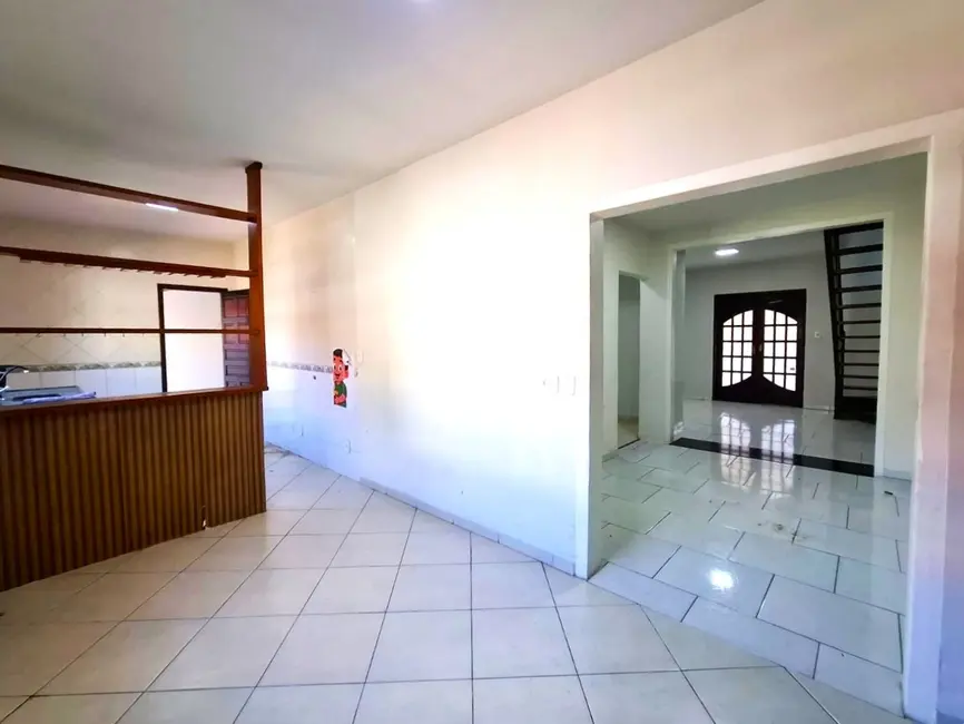 Casa de Condomínio com 3 quartos à venda e para alugar, 360m2 em Itaipu, Niteroi - RJ - imagem 8 Foto 8 de Casa de Condomínio com 3 quartos à venda e para alugar, 360m2 em Itaipu, Niteroi - RJ