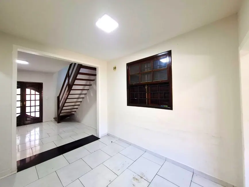 Casa de Condomínio com 3 quartos à venda e para alugar, 360m2 em Itaipu, Niteroi - RJ - imagem 4 Foto 4 de Casa de Condomínio com 3 quartos à venda e para alugar, 360m2 em Itaipu, Niteroi - RJ