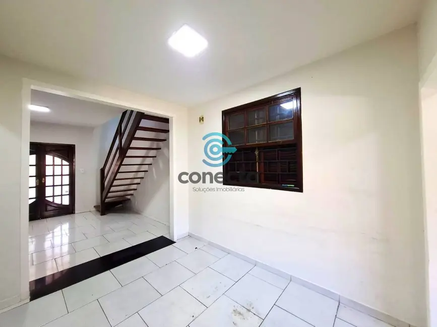 Casa de Condomínio com 3 quartos à venda e para alugar, 360m2 em Itaipu, Niteroi - RJ - imagem 4 Foto 4 de Casa de Condomínio com 3 quartos à venda e para alugar, 360m2 em Itaipu, Niteroi - RJ
