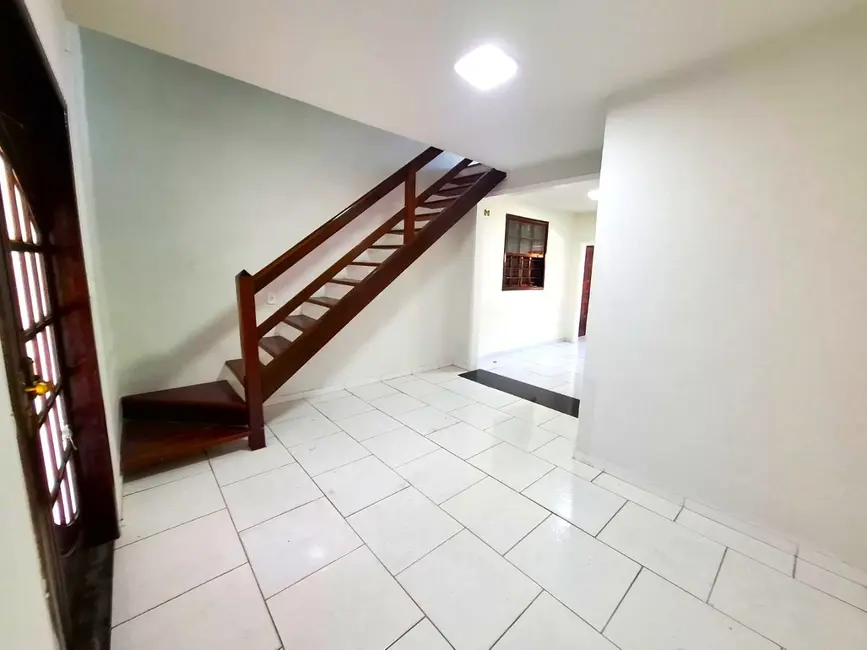 Casa de Condomínio com 3 quartos à venda e para alugar, 360m2 em Itaipu, Niteroi - RJ - imagem 3 Foto 3 de Casa de Condomínio com 3 quartos à venda e para alugar, 360m2 em Itaipu, Niteroi - RJ