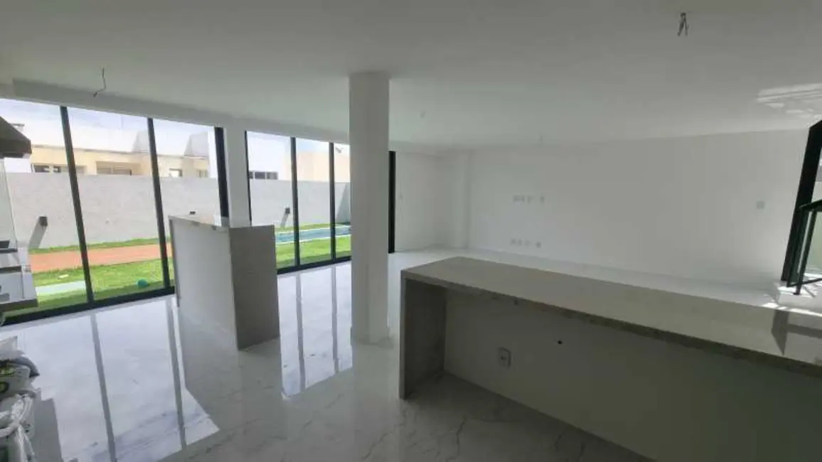 Foto 3 de Casa de Condomínio com 4 quartos à venda, 280m2 em Camacari - BA