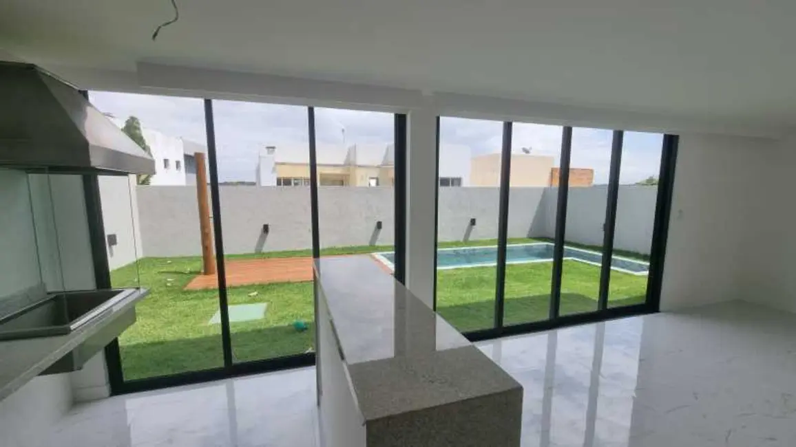 Foto 2 de Casa de Condomínio com 4 quartos à venda, 280m2 em Camacari - BA