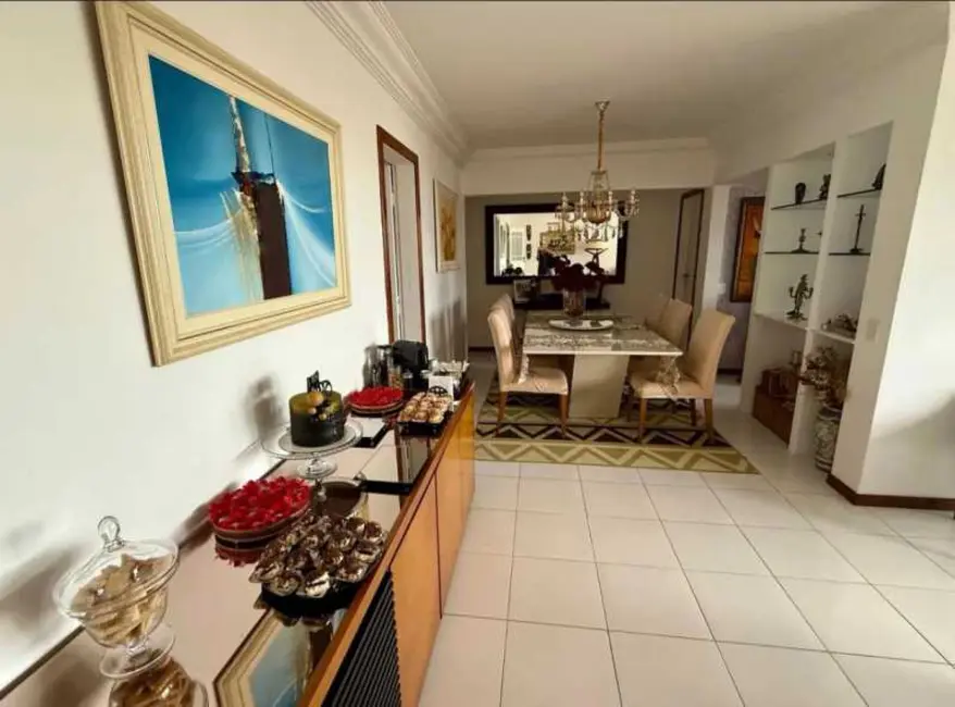 Apartamento com 3 quartos à venda, 240m2 em Salvador - BA - imagem 4 Foto 4 de Apartamento com 3 quartos à venda, 240m2 em Salvador - BA