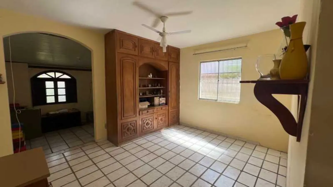 Foto 1 de Casa com 7 quartos à venda, 195m2 em Salvador - BA