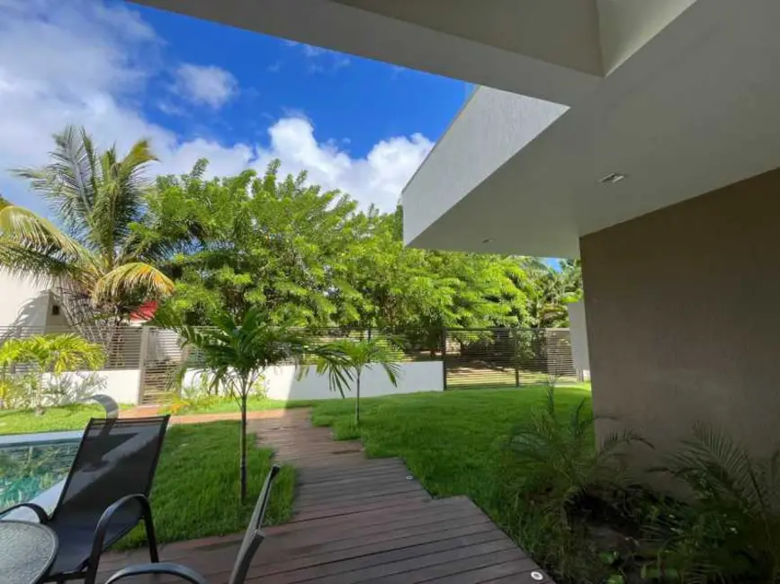 Foto 3 de Casa de Condomínio com 5 quartos à venda, 250m2 em Camacari - BA