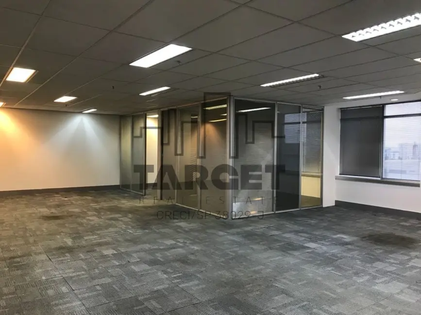 Loja para alugar, 680m2 em Barueri - SP - imagem 1 Foto 1 de Loja para alugar, 680m2 em Barueri - SP