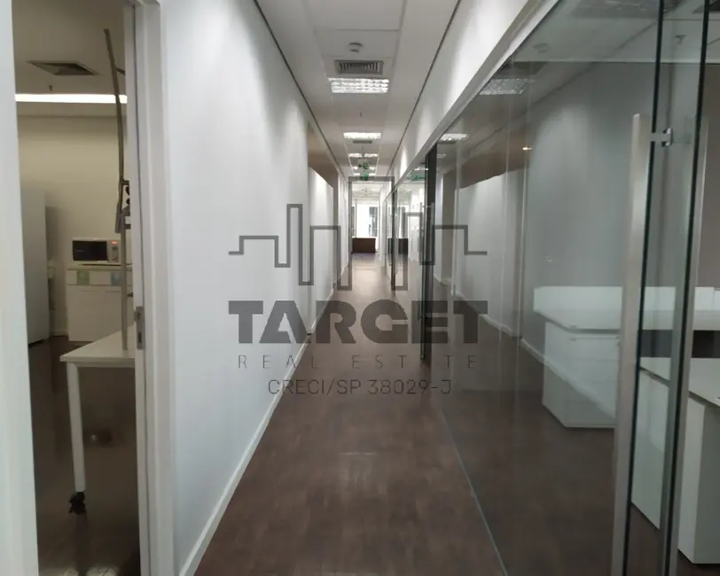 Loja à venda e para alugar, 1330m2 em Barueri - SP - imagem 8 Foto 8 de Loja à venda e para alugar, 1330m2 em Barueri - SP