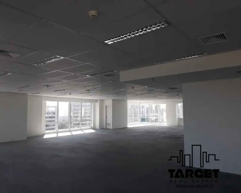 Foto 1 de Loja à venda e para alugar, 960m2 em Alphaville Industrial, Barueri - SP