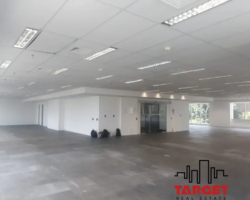 Loja à venda e para alugar, 485m2 em Barueri - SP - imagem 5 Foto 5 de Loja à venda e para alugar, 485m2 em Barueri - SP