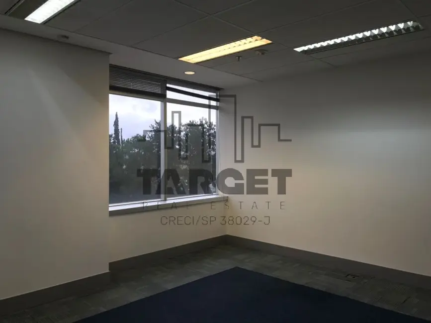 Loja para alugar, 680m2 em Barueri - SP - imagem 8 Foto 8 de Loja para alugar, 680m2 em Barueri - SP