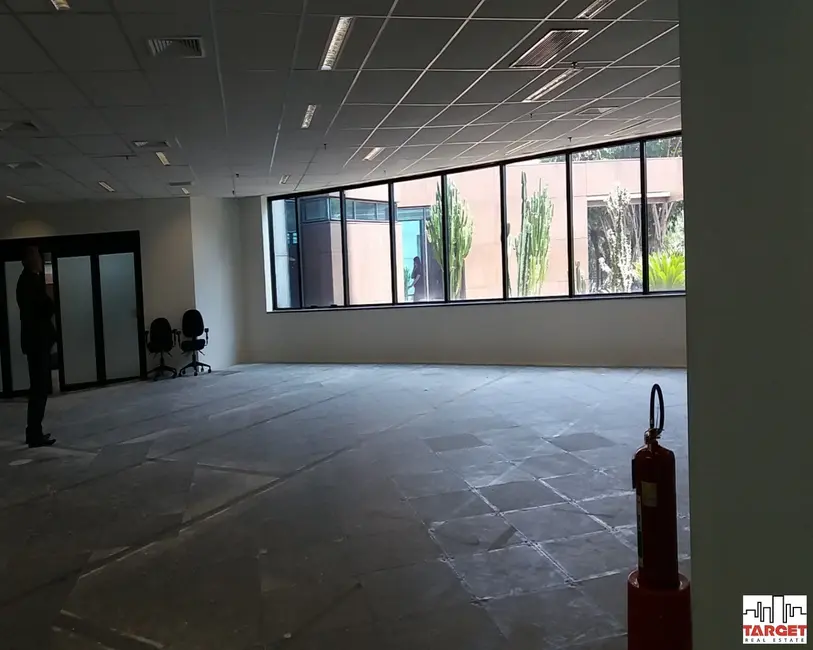 Loja à venda e para alugar, 737m2 em São Paulo - SP - imagem 2 Foto 2 de Loja à venda e para alugar, 737m2 em São Paulo - SP