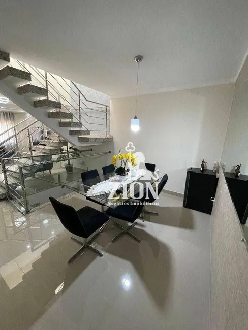 Sobrado com 3 quartos à venda, 180m2 em Vila Gustavo, São Paulo - SP - imagem 3 Foto 3 de Sobrado com 3 quartos à venda, 180m2 em Vila Gustavo, São Paulo - SP