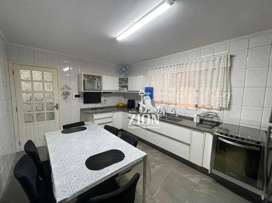 Foto 3 de Casa com 3 quartos à venda, 155m2 em Vila Vitório Mazzei, São Paulo - SP
