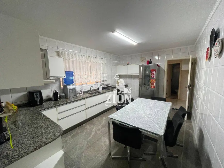 Foto 4 de Casa com 3 quartos à venda, 155m2 em Vila Vitório Mazzei, São Paulo - SP