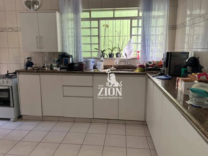 Sobrado com 3 quartos à venda, 200m2 em Parque Edu Chaves, São Paulo - SP - imagem 8 Foto 8 de Sobrado com 3 quartos à venda, 200m2 em Parque Edu Chaves, São Paulo - SP