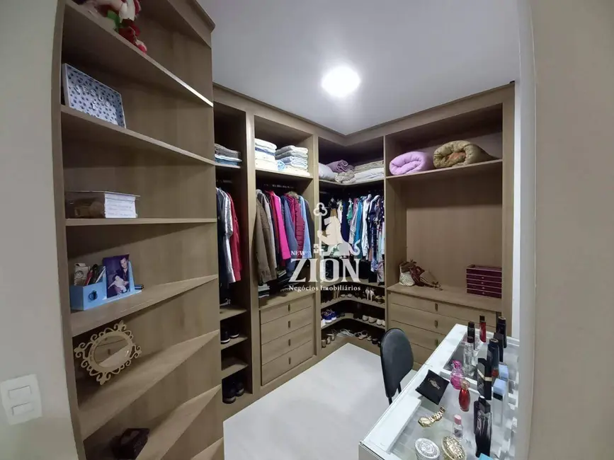 Casa de Condomínio com 3 quartos à venda, 300m2 em Santana De Parnaiba - SP - imagem 9 Foto 9 de Casa de Condomínio com 3 quartos à venda, 300m2 em Santana De Parnaiba - SP