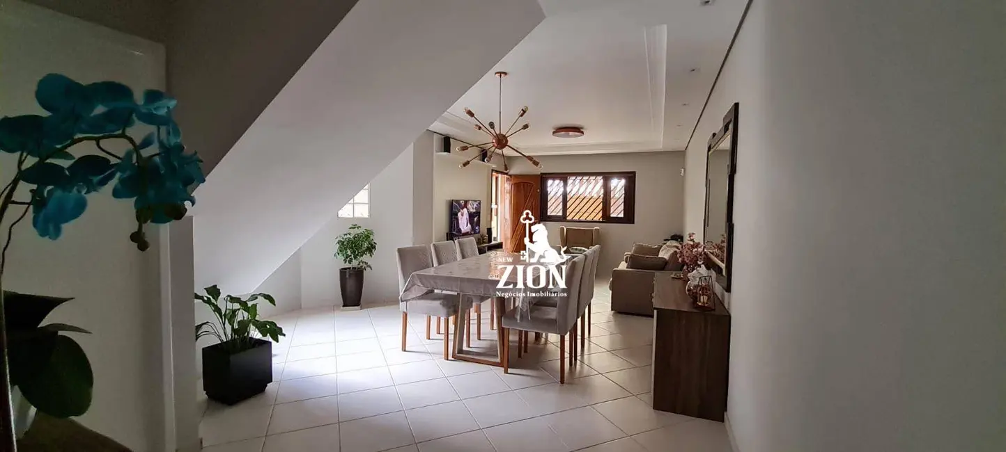 Sobrado com 3 quartos à venda, 195m2 em Jardim Vila Galvão, Guarulhos - SP - imagem 7 Foto 7 de Sobrado com 3 quartos à venda, 195m2 em Jardim Vila Galvão, Guarulhos - SP