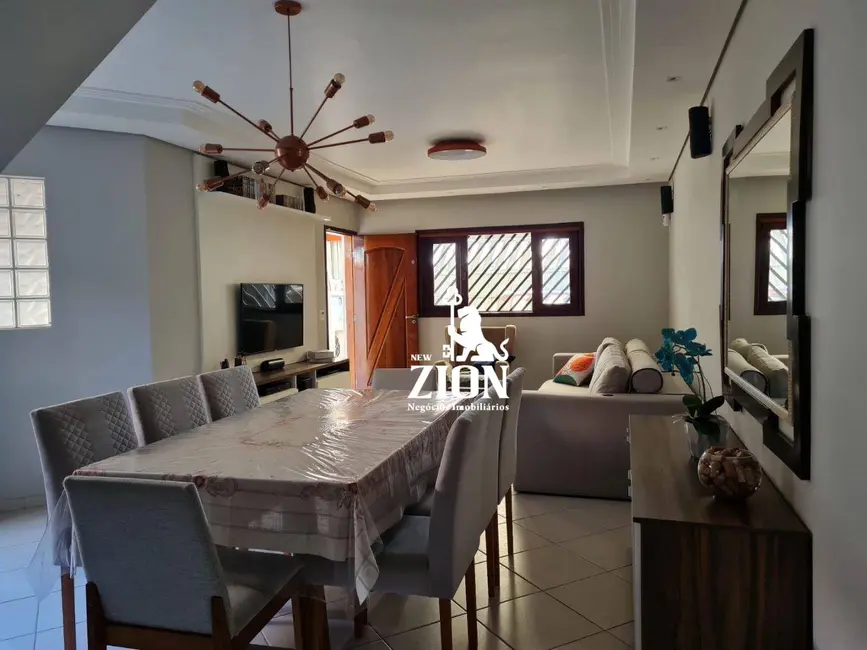 Sobrado com 3 quartos à venda, 195m2 em Jardim Vila Galvão, Guarulhos - SP - imagem 1 Foto 1 de Sobrado com 3 quartos à venda, 195m2 em Jardim Vila Galvão, Guarulhos - SP