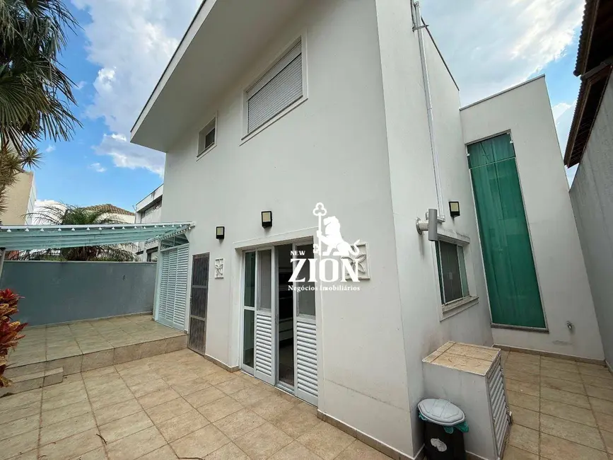 Casa de Condomínio com 3 quartos à venda, 227m2 em Horto Florestal, São Paulo - SP - imagem 4 Foto 4 de Casa de Condomínio com 3 quartos à venda, 227m2 em Horto Florestal, São Paulo - SP