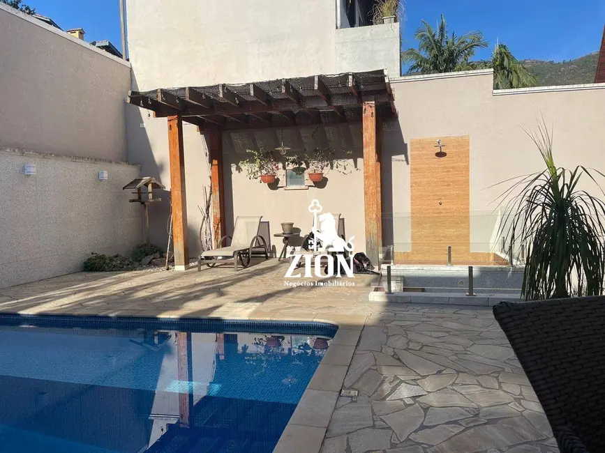 Casa com 3 quartos à venda, 360m2 em Atibaia - SP - imagem 3 Foto 3 de Casa com 3 quartos à venda, 360m2 em Atibaia - SP