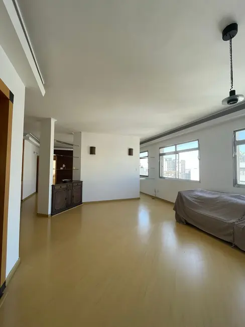 Apartamento com 3 quartos à venda, 230m2 em Higienópolis, São Paulo - SP - imagem 4 Foto 4 de Apartamento com 3 quartos à venda, 230m2 em Higienópolis, São Paulo - SP
