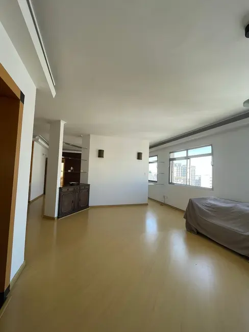 Apartamento com 3 quartos à venda, 230m2 em Higienópolis, São Paulo - SP - imagem 3 Foto 3 de Apartamento com 3 quartos à venda, 230m2 em Higienópolis, São Paulo - SP