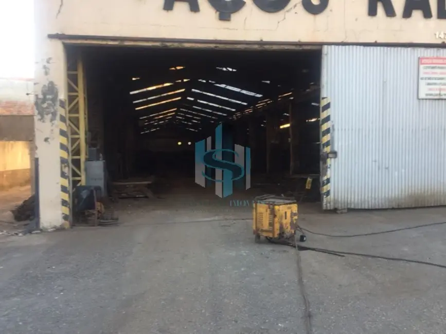 Foto 1 de Armazém / Galpão à venda, 2700m2 em São Paulo - SP
