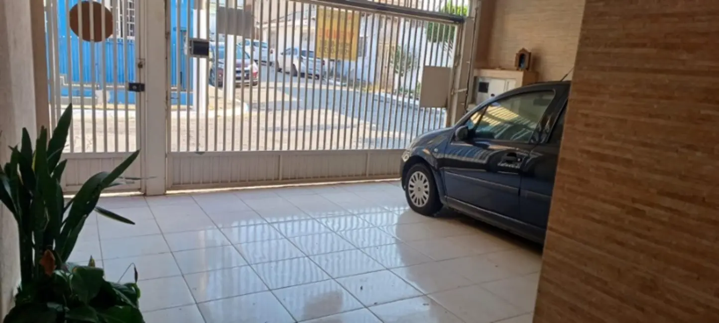 Foto 2 de Casa com 2 quartos à venda, 180m2 em Vila Carrão, São Paulo - SP
