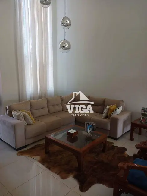 Foto 2 de Sobrado com 3 quartos à venda, 360m2 em Itumbiara - GO
