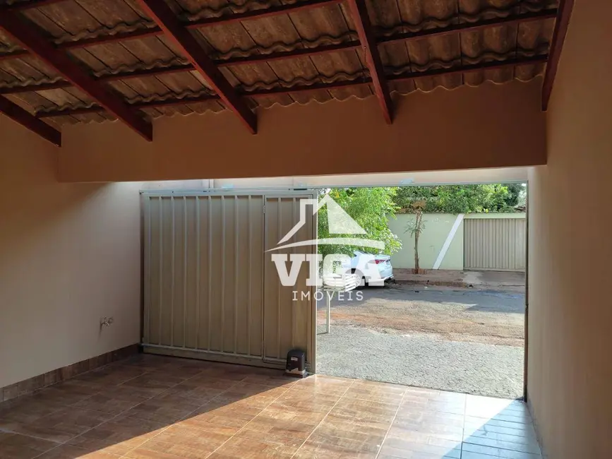 Casa com 2 quartos para alugar, 40m2 em Itumbiara - GO - imagem 3 Foto 3 de Casa com 2 quartos para alugar, 40m2 em Itumbiara - GO