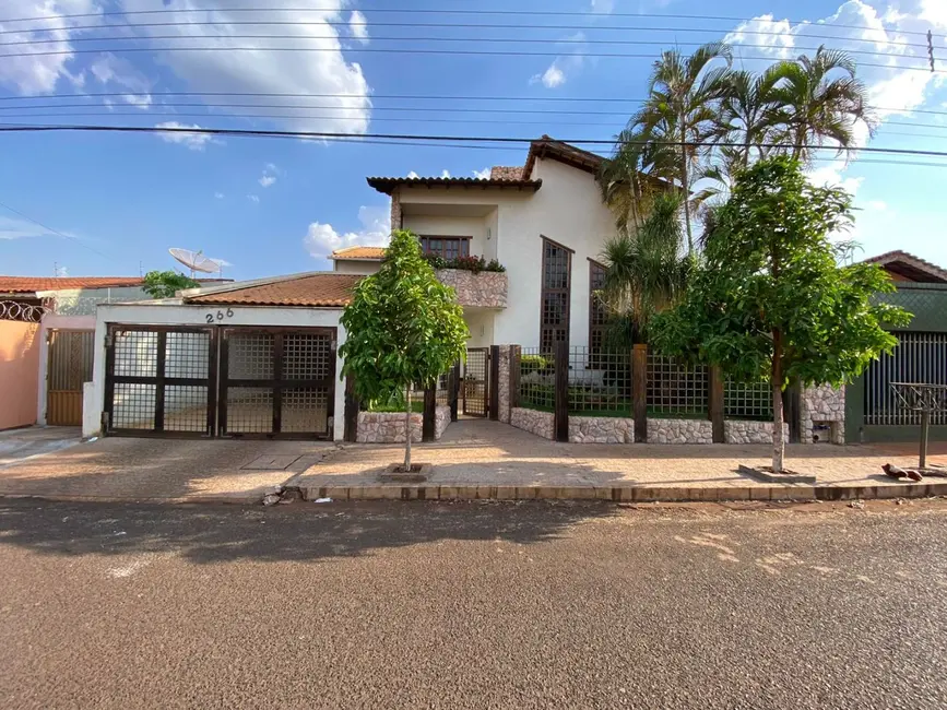 Foto 1 de Casa com 5 quartos à venda, 372m2 em Itumbiara - GO