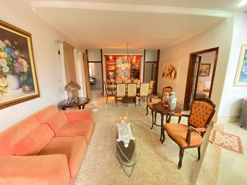 Casa com 5 quartos à venda, 372m2 em Itumbiara - GO - imagem 6 Foto 6 de Casa com 5 quartos à venda, 372m2 em Itumbiara - GO