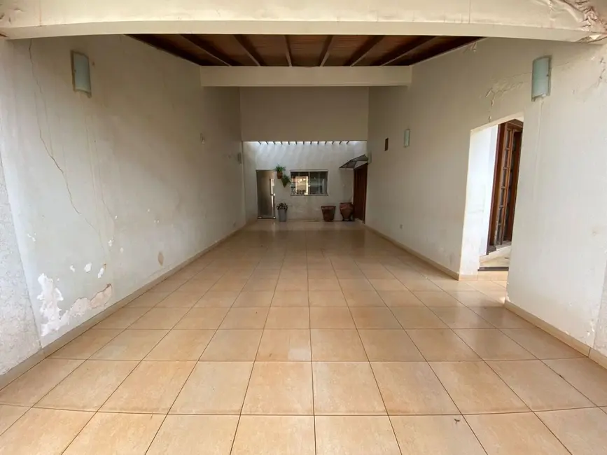 Foto 2 de Casa com 5 quartos à venda, 372m2 em Itumbiara - GO