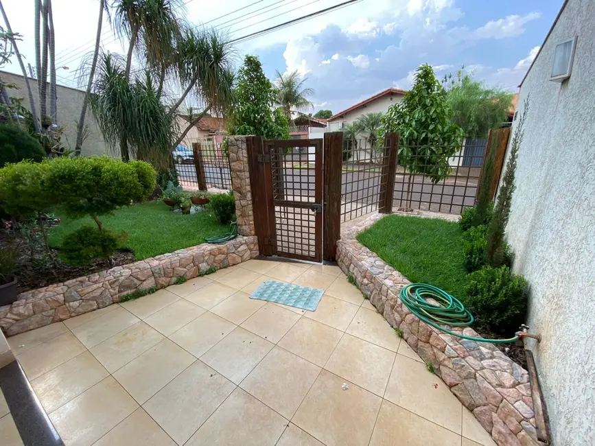 Casa com 5 quartos à venda, 372m2 em Itumbiara - GO - imagem 4 Foto 4 de Casa com 5 quartos à venda, 372m2 em Itumbiara - GO