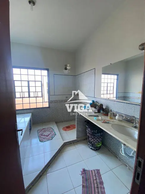 Sobrado com 3 quartos à venda, 280m2 em Itumbiara - GO - imagem 9 Foto 9 de Sobrado com 3 quartos à venda, 280m2 em Itumbiara - GO