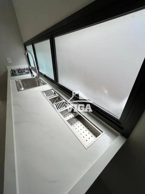 Sobrado com 4 quartos para alugar, 300m2 em Arapora - MG - imagem 9 Foto 9 de Sobrado com 4 quartos para alugar, 300m2 em Arapora - MG