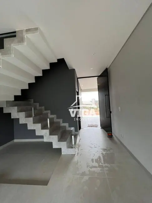 Sobrado com 4 quartos para alugar, 300m2 em Arapora - MG - imagem 5 Foto 5 de Sobrado com 4 quartos para alugar, 300m2 em Arapora - MG