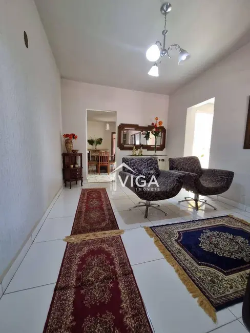 Casa com 3 quartos à venda e para alugar, 330m2 em Itumbiara - GO - imagem 4 Foto 4 de Casa com 3 quartos à venda e para alugar, 330m2 em Itumbiara - GO