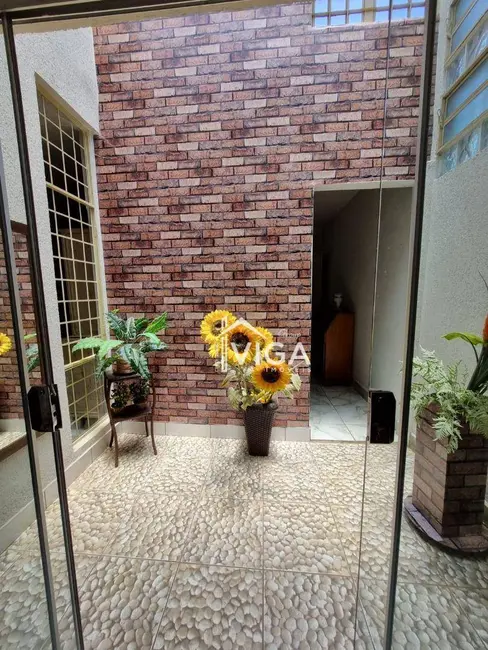 Casa com 3 quartos à venda e para alugar, 330m2 em Itumbiara - GO - imagem 6 Foto 6 de Casa com 3 quartos à venda e para alugar, 330m2 em Itumbiara - GO