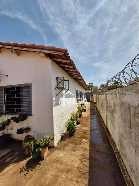 Casa com 3 quartos à venda e para alugar, 285m2 em Itumbiara - GO - imagem 7 Foto 7 de Casa com 3 quartos à venda e para alugar, 285m2 em Itumbiara - GO